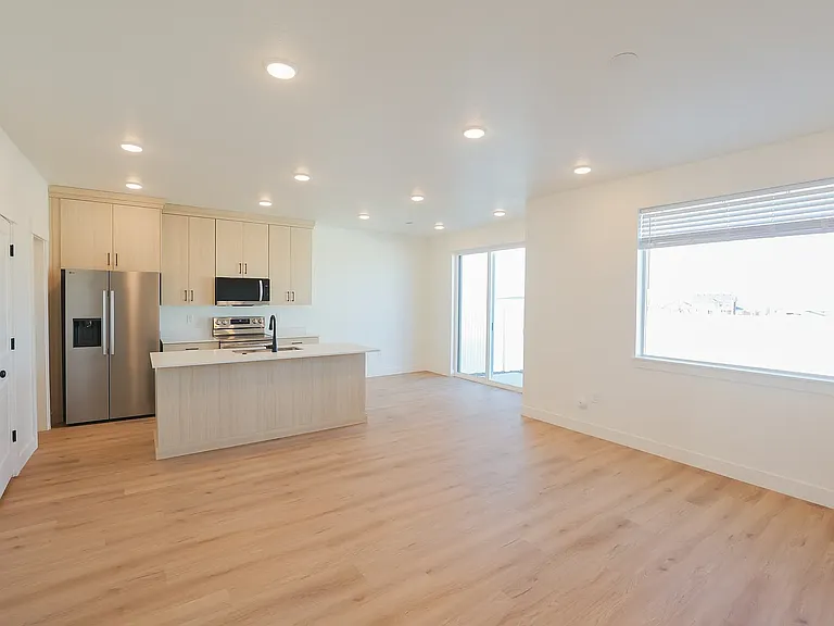 539 N 300 W #0 — Photo 3