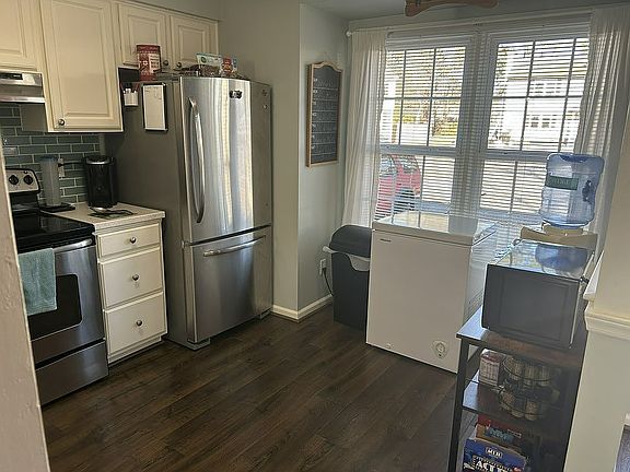 3rd image of 2445 Casey Ct