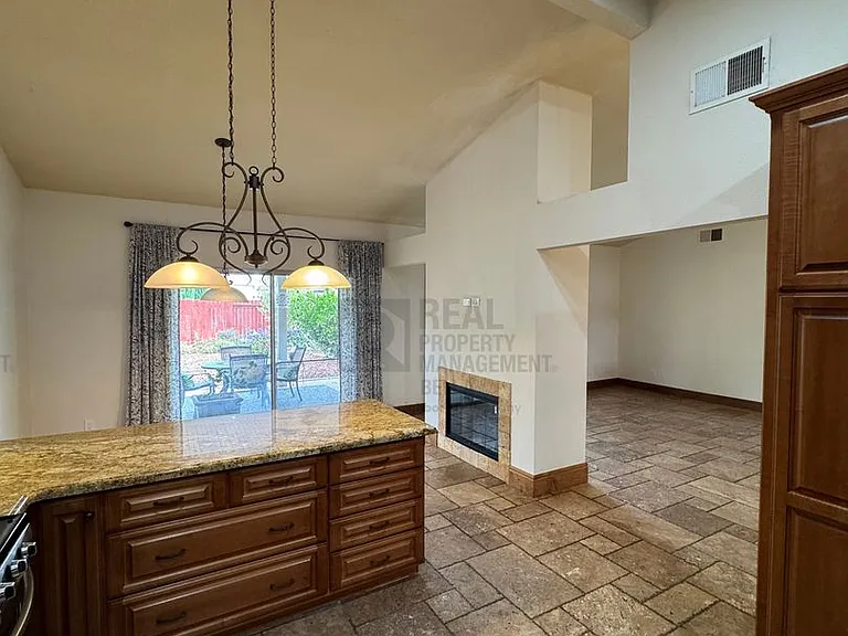 16517 Mountain St — Photo 10