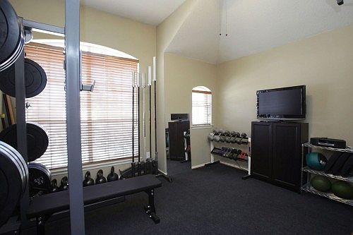 4th image of 6106 Hillside Ln
