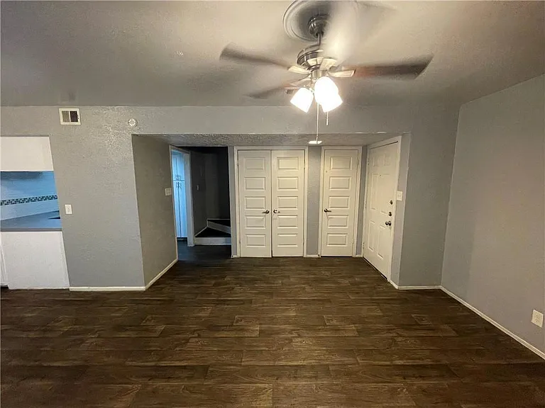 305 E Croslin St #109 — Photo 9
