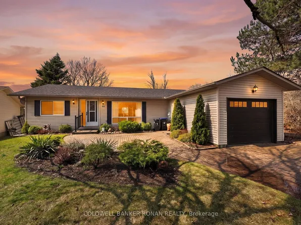 105 Tecumseth Pines Dr, New Tecumseth, ON L0G 1W0