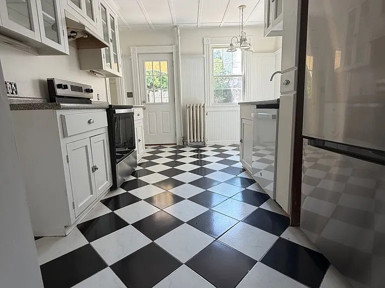 202 Central Ave — Photo 15