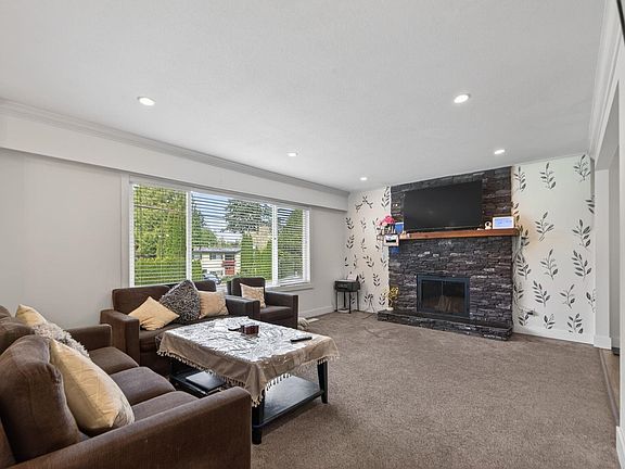4th image of 2924 Old Clayburn Rd