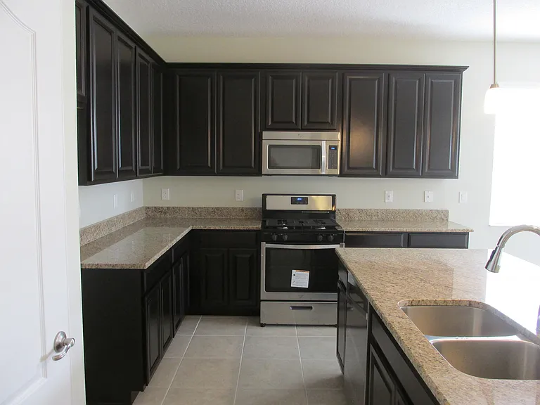 2404 Sabastian St — Photo 3