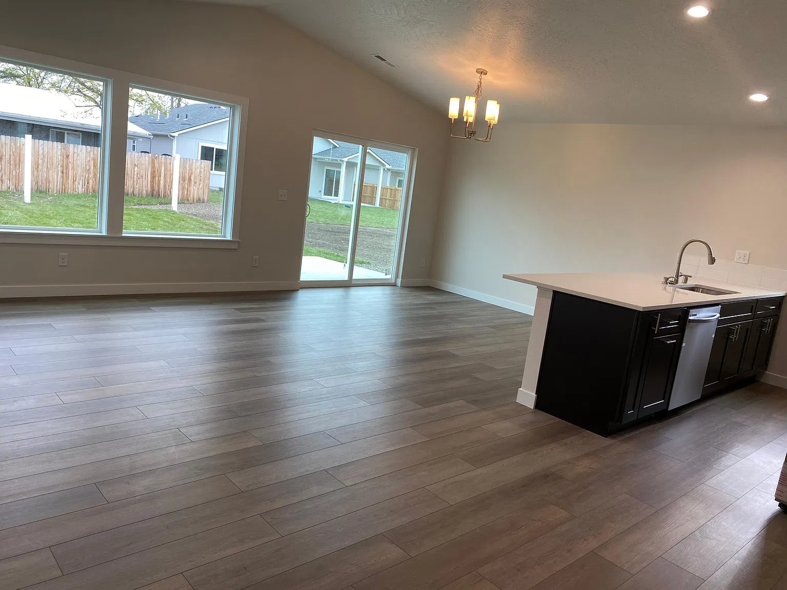 3 bed, 1486 sqft, $2,195 — Photo 4