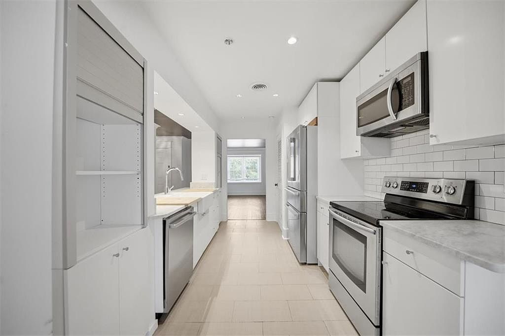134 Elysian Way NW