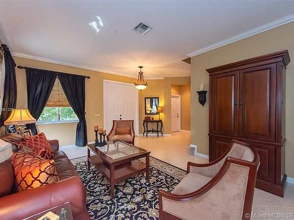 5th image of 636 Nandina Dr