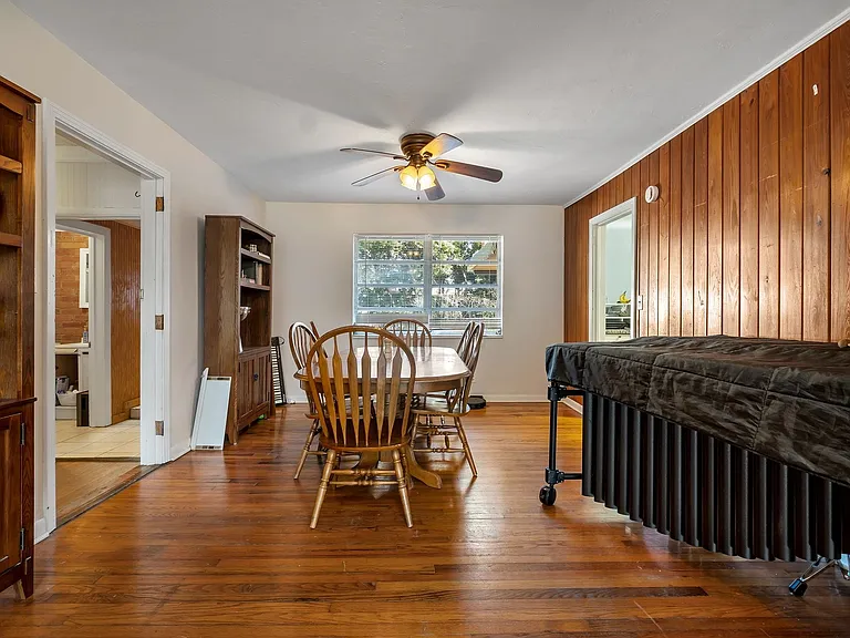 1902 Sunset Ln — Photo 12