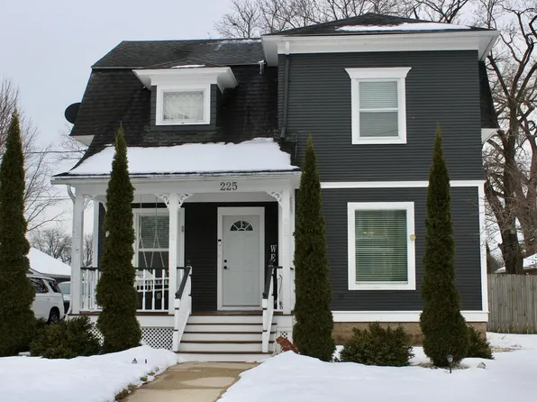 225 Maple AVENUE, Walworth, WI 53184