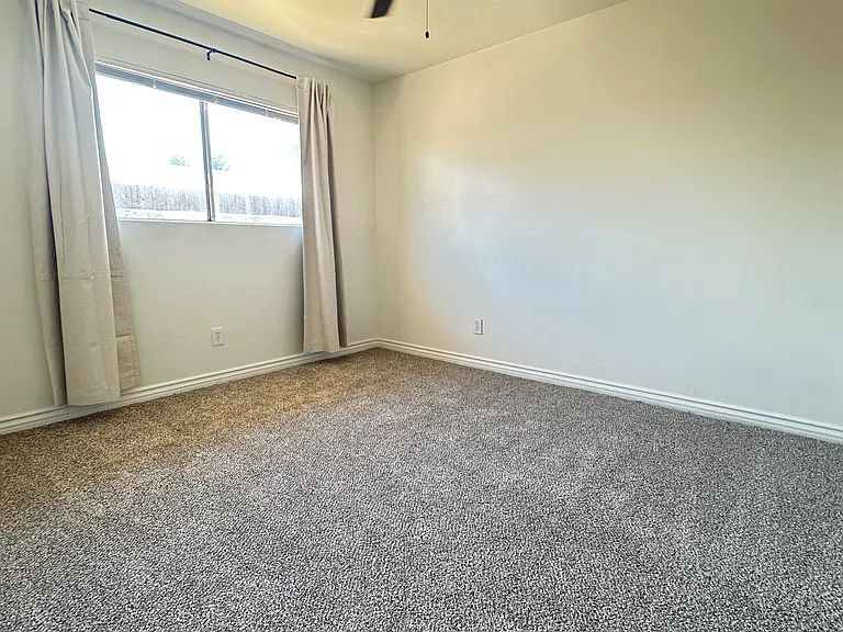 1554 W Ramona Dr #B — Photo 11