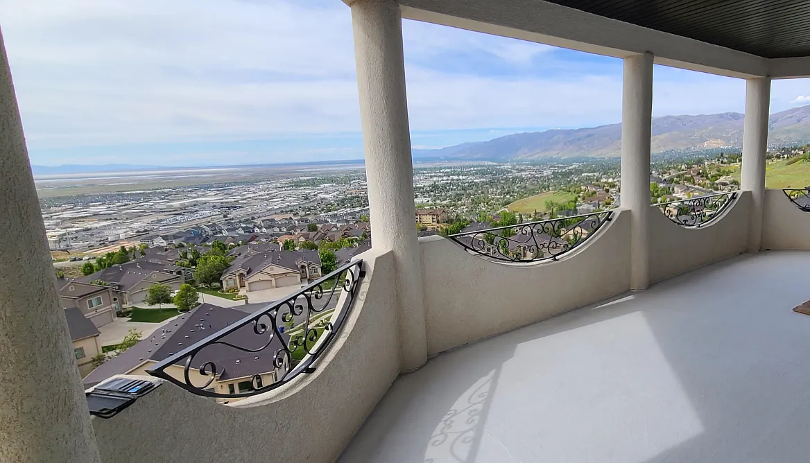 6 bed, 5800 sqft, $1,100 — Photo 1