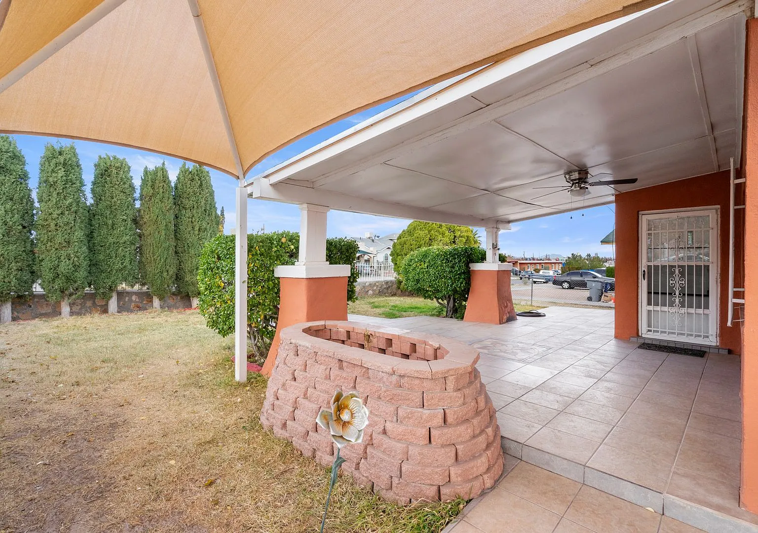 Elegant Renovated Home Very Close To Fort Bliss — Photo 4
