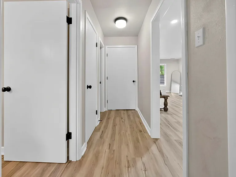 105 Holcomb St — Photo 5