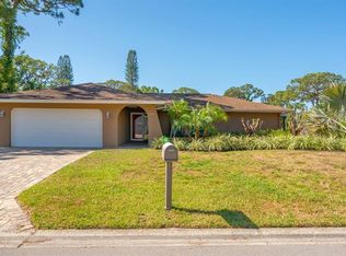 2299 Pine View Cir, Sarasota, FL 34231