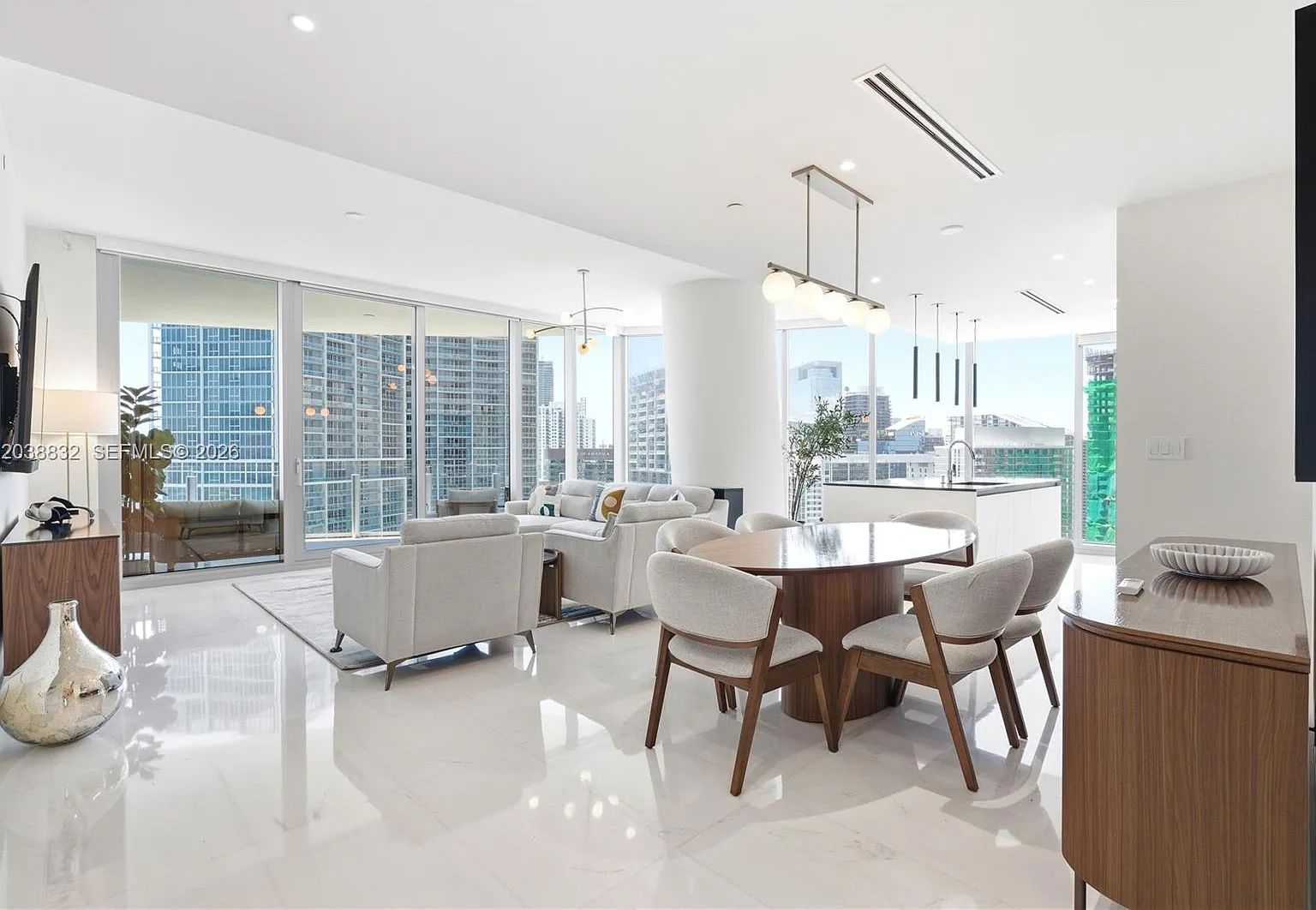 Aston Martin Residences — Photo 4