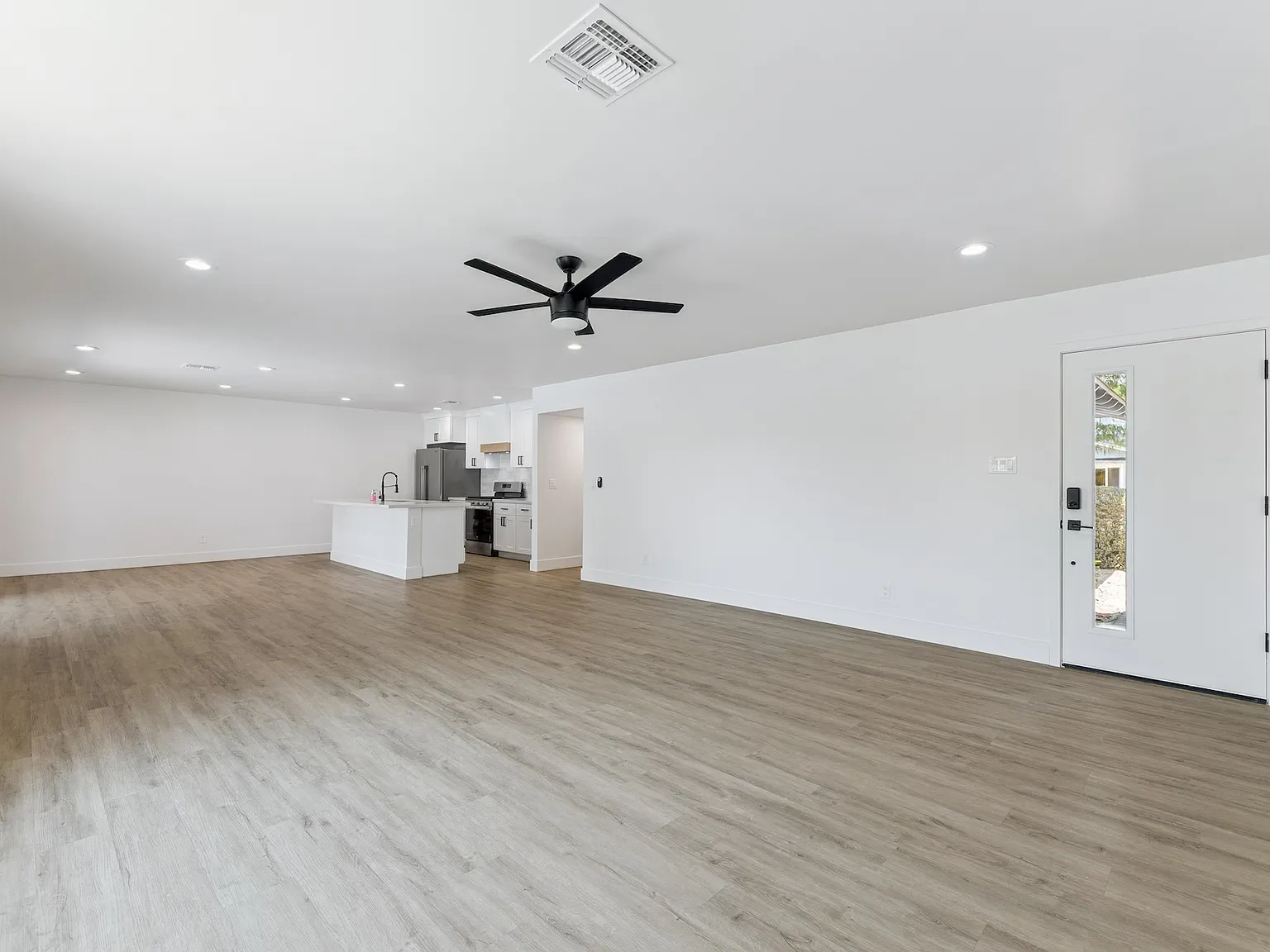 4 bed, 1923 sqft, $3,450 — Photo 3