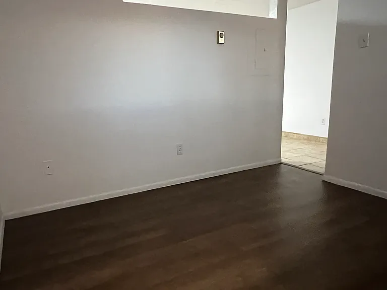 Modern 620 SF Updated 1 Bed Apts w/ Balconies in Ridgecrest — Photo 31