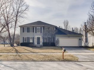 4035 Schillinger Dr, Naperville, IL 60564