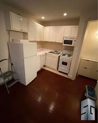 5th image of 568 Pacific St APT 1F