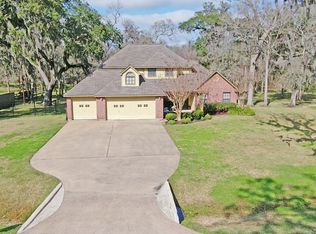 1610 McFadden Rd, Lake Jackson, TX 77566