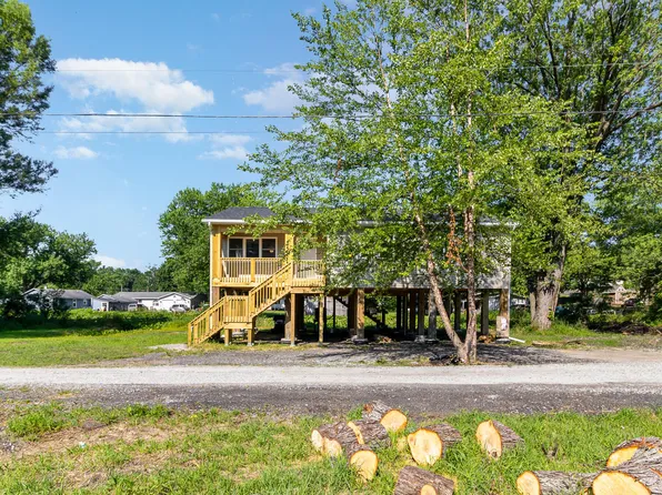 44 Vick Tree Ln, Hebron, IN 46341