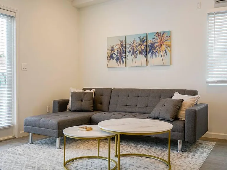 4321 W Country Club Dr — Photo 2
