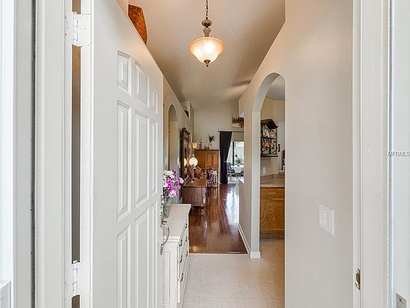 5th image of 110 Boulder Ct