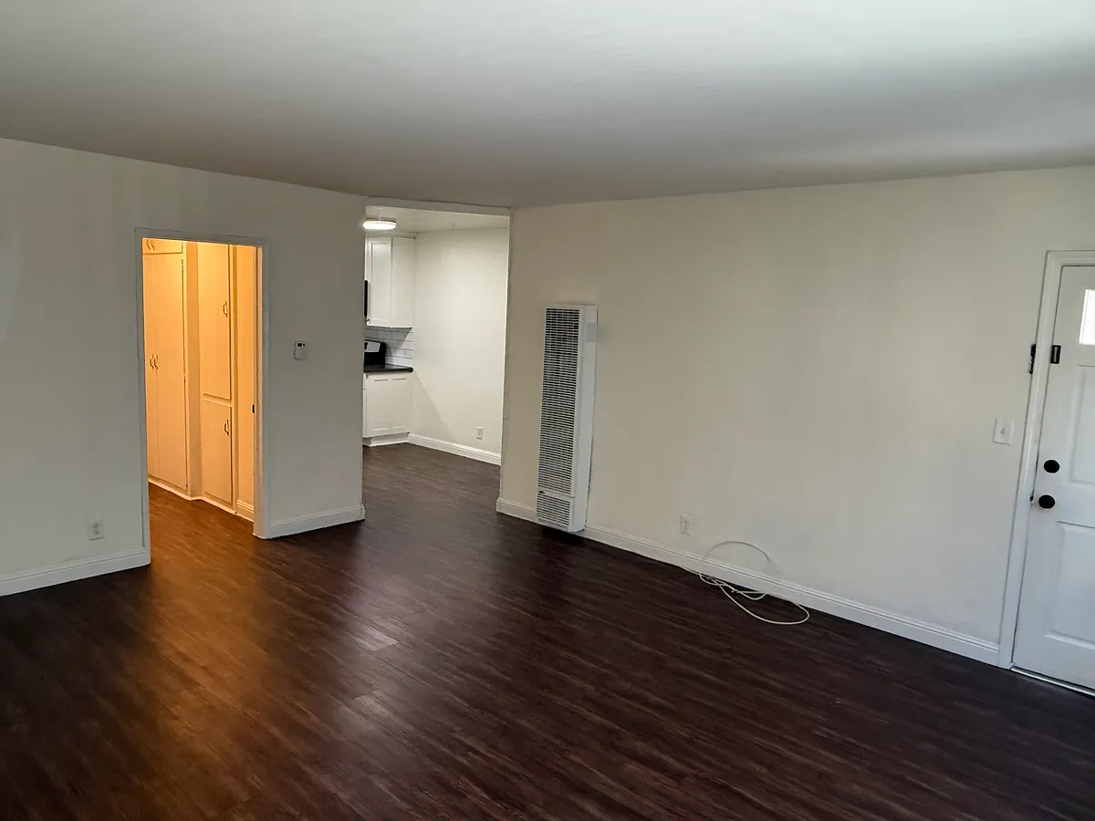 Building Photo - 11168 Camarillo St #2