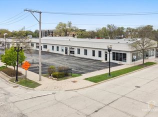 206 N Cook St, Barrington, IL 60010