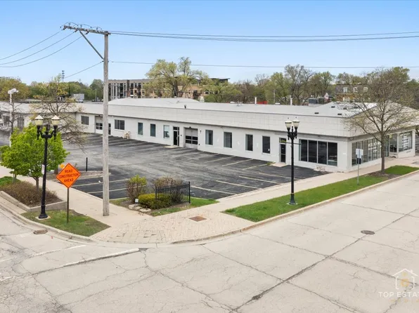 206 N Cook St, Barrington, IL 60010