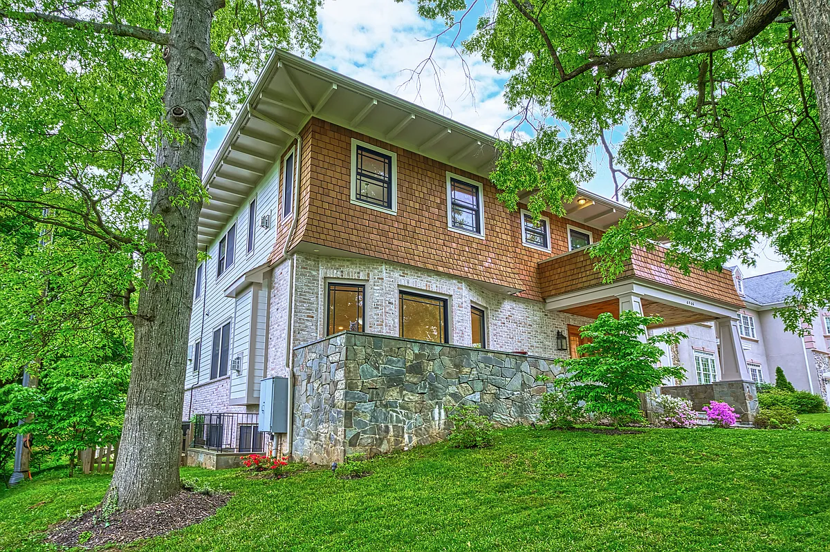 Building Photo - 6506 Divine St