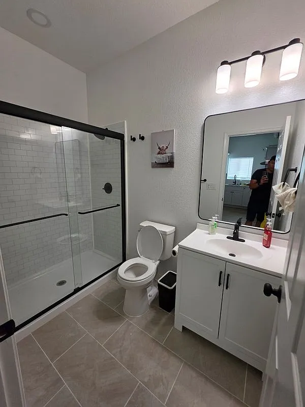 7 bed, 4.0 bath, 2803 sqft, $900 — Photo 3