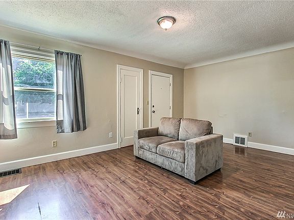 3rd image of 9232 S Yakima Ave