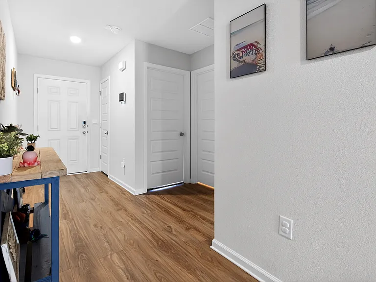 727 Quintana St — Photo 4