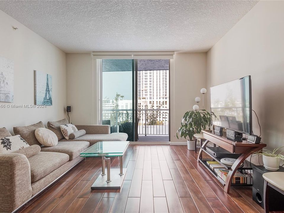 1st image of 275 NE 18th St APT 702