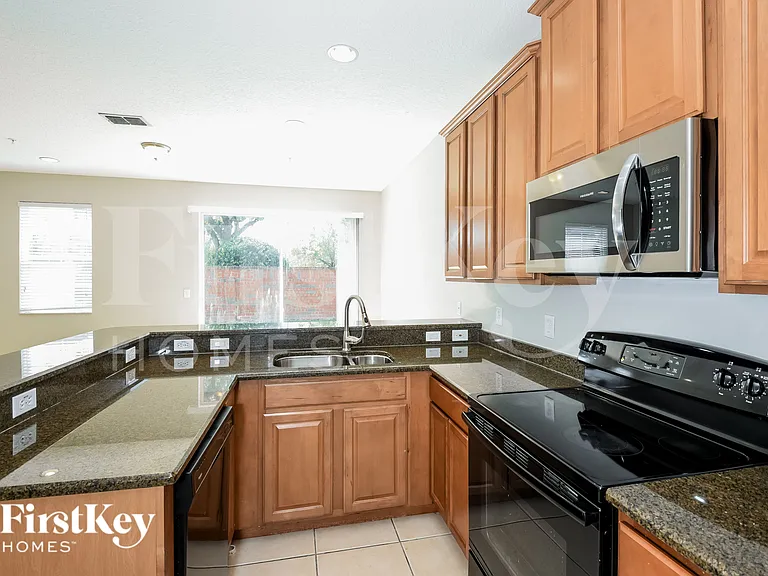 9576 Silver Buttonwood St — Photo 7