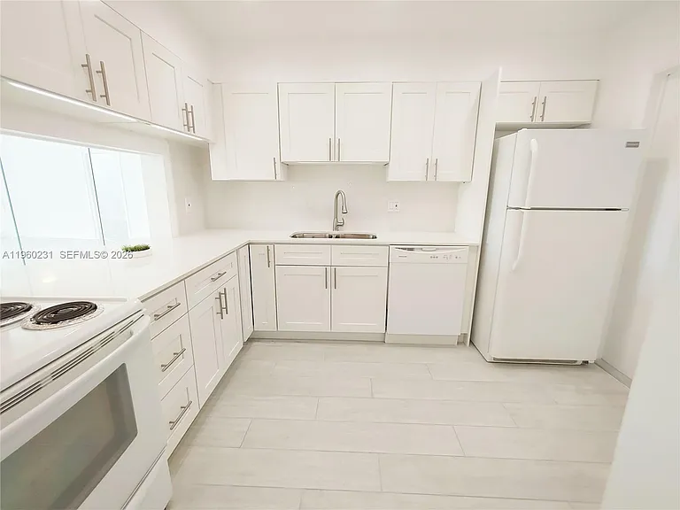 215 SE 3rd Ave #307C — Photo 15
