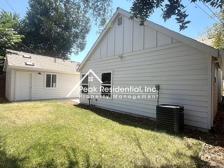 4867 V St — Photo 31
