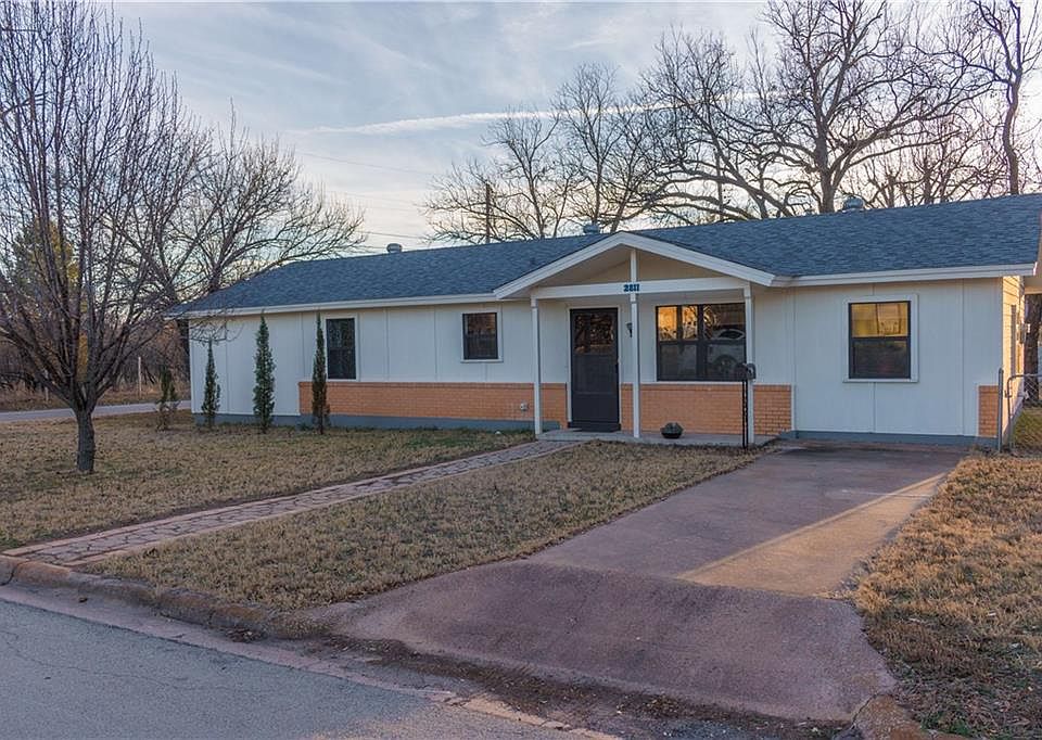 1st image of 2811 Coventry Cir
