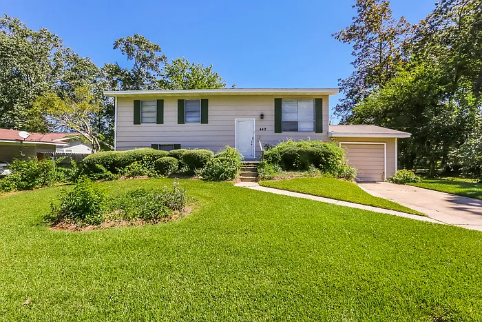 9208 Marilyn Dr — Photo 1