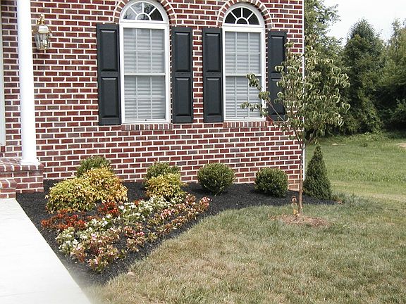 Lovely landscaping!!