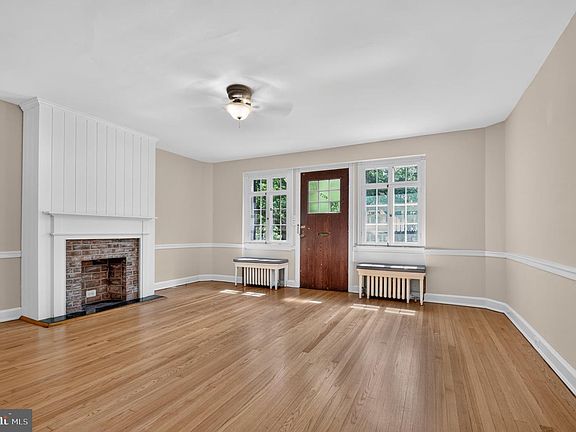 3rd image of 4459 Greenwich Pkwy NW