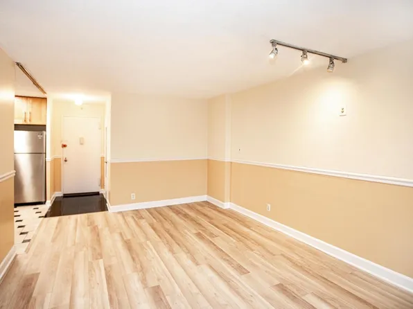 201 Saint Pauls Avenue image 13 of 37