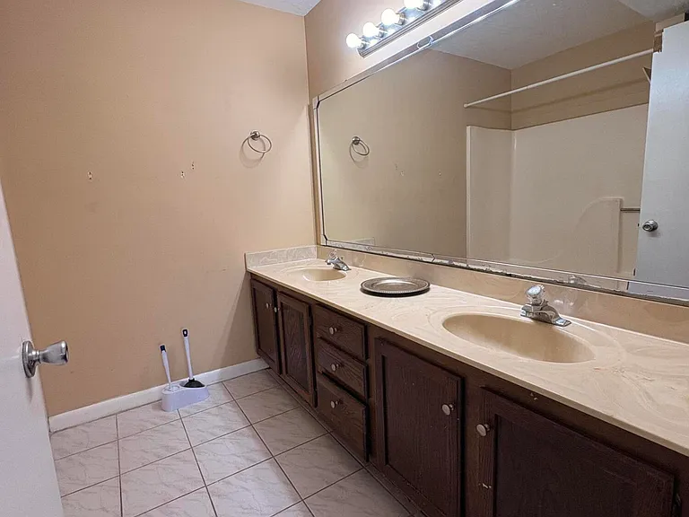 2101 Forest Knoll Dr NE #208 — Photo 8