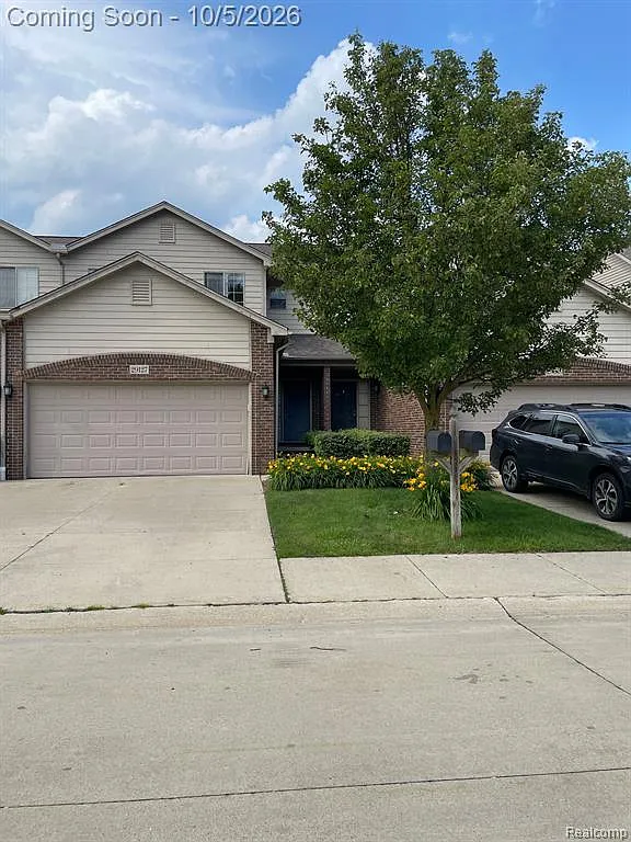 3 bed, 2.5 bath, 1767 sqft, $2,300 — Photo 1