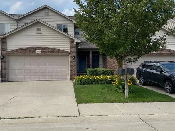 29127 Timber Woods Dr, Chesterfield, MI 48047