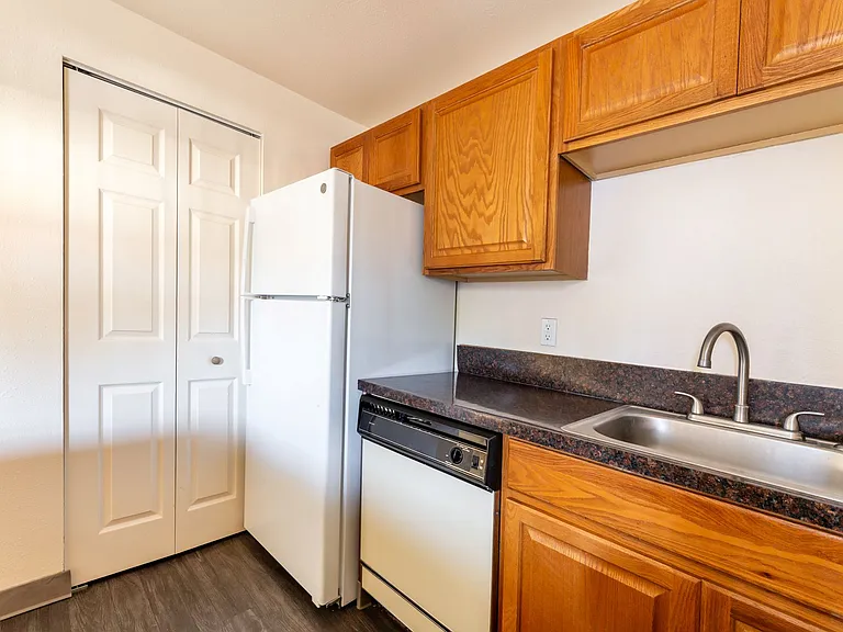 Manchester Square Apartments — Photo 6