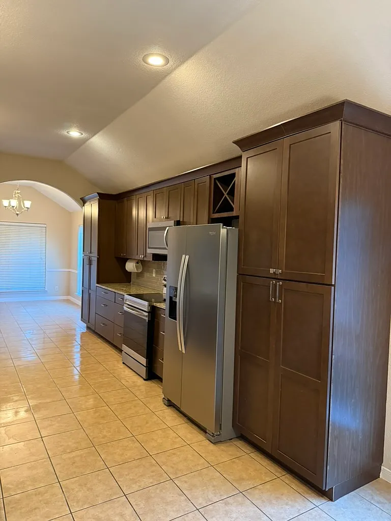 4 bed, 1923 sqft, $1,900 — Photo 2