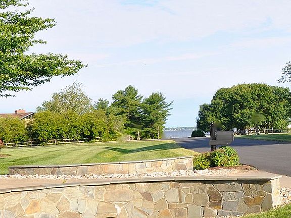 Bluestone driveway entry